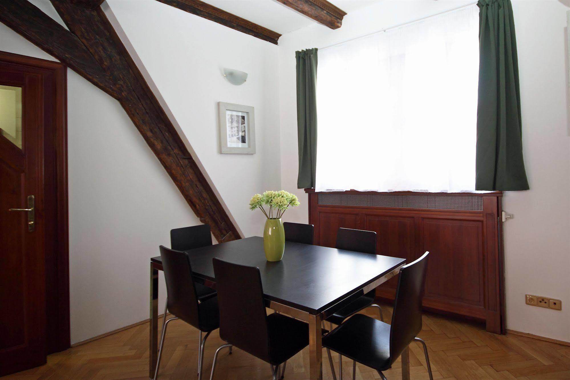 Leo Apartments Old Town Prag Exterior foto